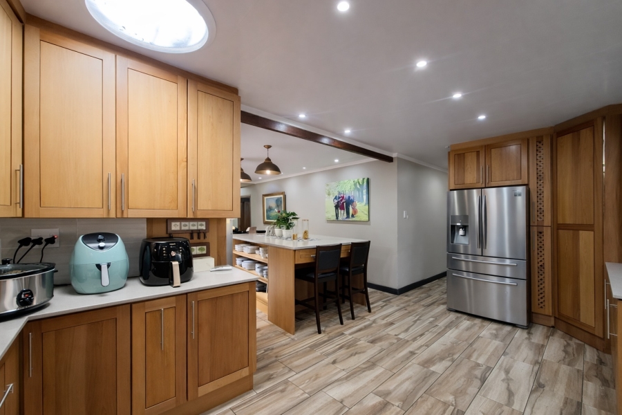 6 Bedroom Property for Sale in Cashan North West